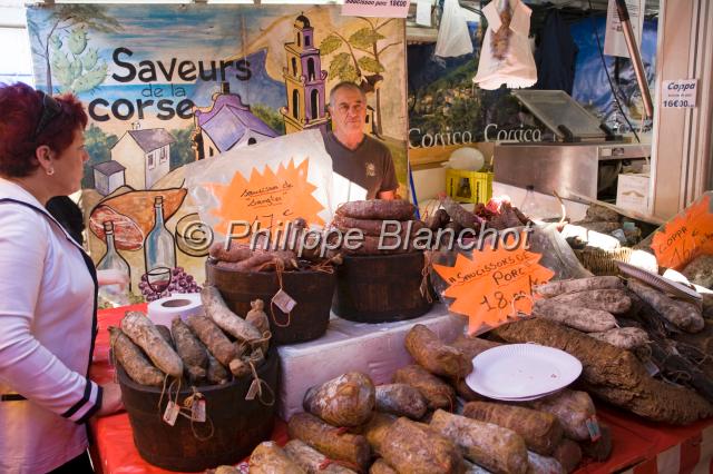 france corse 43.JPG - Charcutier sur le marché d'Ajaccio, Corse